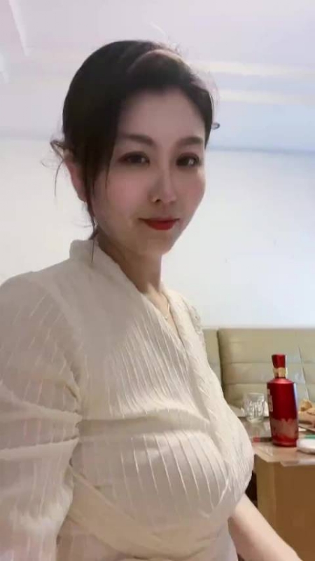 钕钕的第一张照片--北京女同性恋服务网